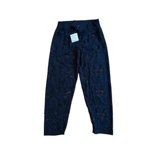 NWT Bebe Sport Vintage Y2K Black Lace 21' Capri Leggings M